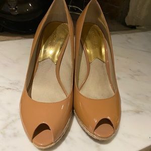 Michael Kors Keegan Patent Dark Nude Leather Peep Toe Wedge Shoe, size 7.5